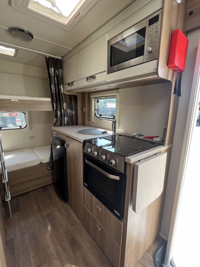 2016 Swift Escape 696 2.3 SWIFT ESCAPE 696